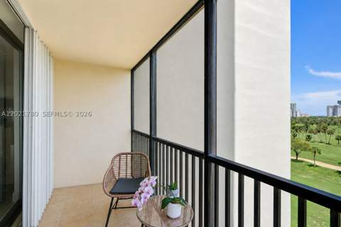 20335 W Country Club Dr 809, Aventura FL - photo 11 of 27
