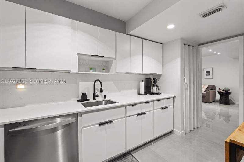 1 bedroom Condominium at 5001 Collins Ave 1E, Amd Pl Of First Ocean Fro, Miami Beach — photo 3