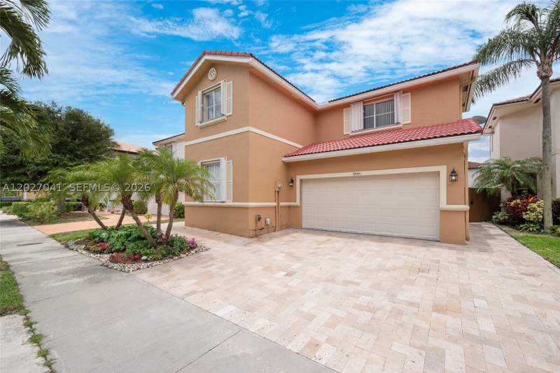 4 bedroom SingleFamilyResidence at 15558 SW 112th Dr, Sunflower At The Hammocks, Miami — photo 2