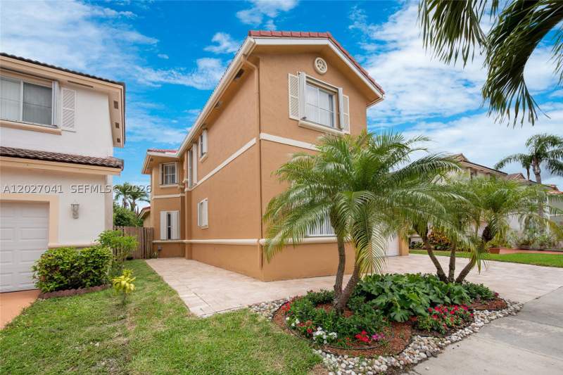 4 bedroom SingleFamilyResidence at 15558 SW 112th Dr, Sunflower At The Hammocks, Miami — photo 4