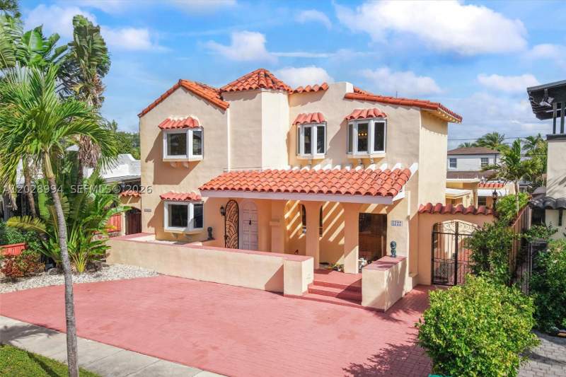 4 bedroom SingleFamilyResidence at 1727 SW 11th Ter, Shenandoah, Miami — photo 3