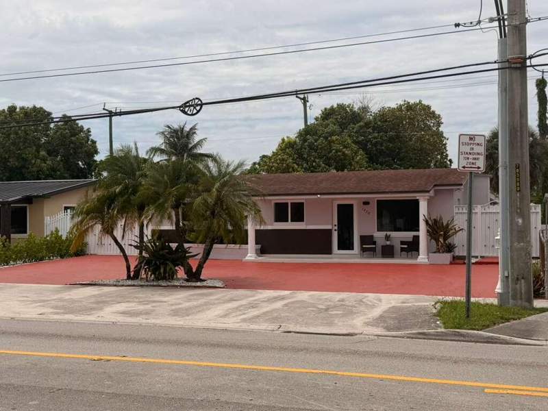 5 bedroom SingleFamilyResidence at 1450 W 37th Street, Fla Fruit Land Co Sub, Hialeah — photo 2