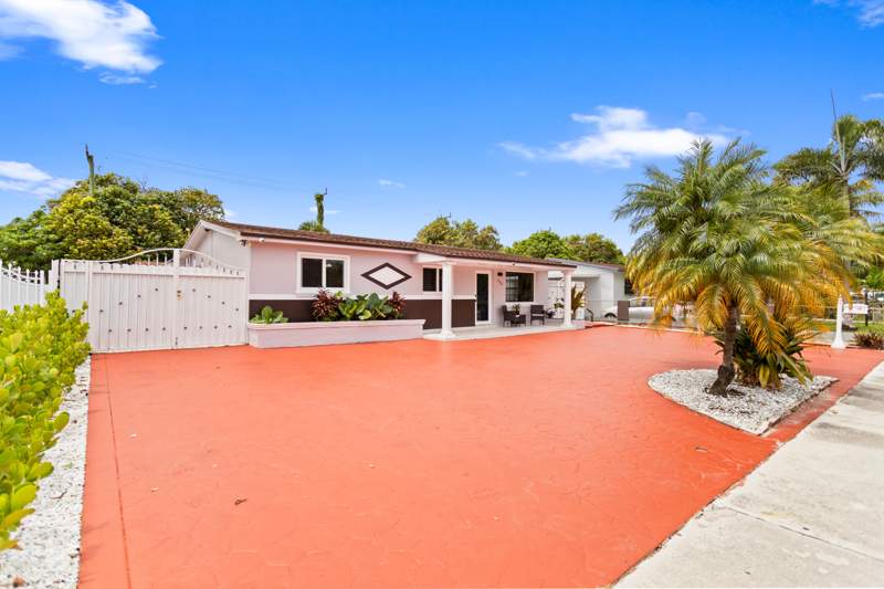 5 bedroom SingleFamilyResidence at 1450 W 37th Street, Fla Fruit Land Co Sub, Hialeah — photo 3