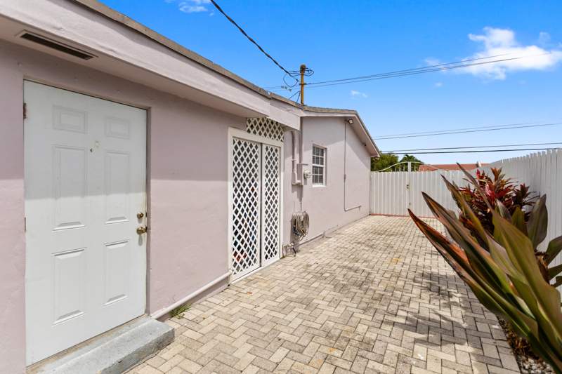 5 bedroom SingleFamilyResidence at 1450 W 37th Street, Fla Fruit Land Co Sub, Hialeah — photo 5