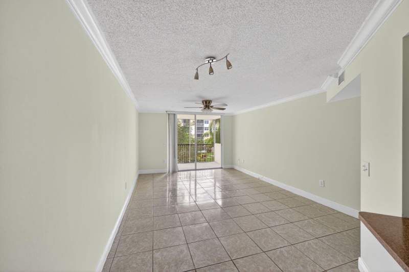 1 bedroom Condominium at 8363 Lake Drive 308, Las Vistas At Doral Condo, Doral — photo 2
