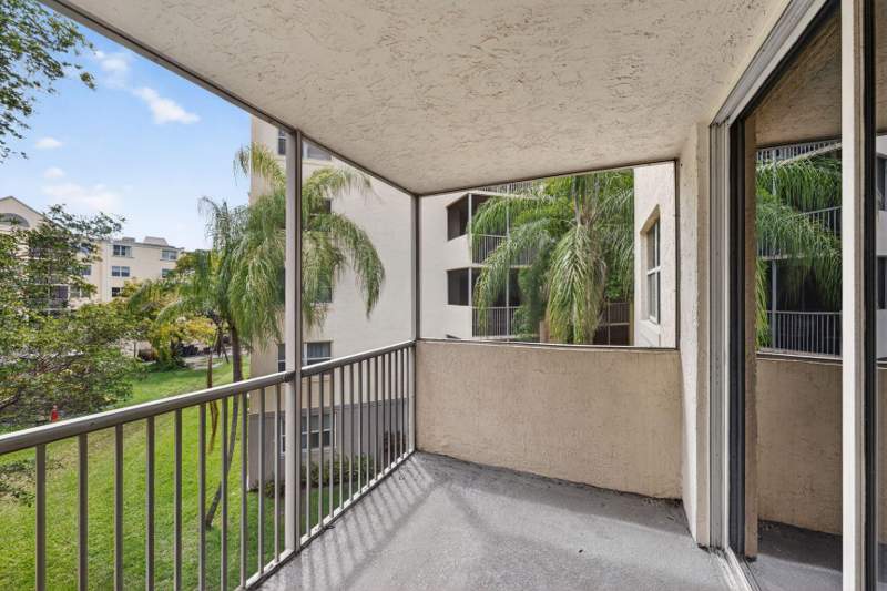 1 bedroom Condominium at 8363 Lake Drive 308, Las Vistas At Doral Condo, Doral — photo 4