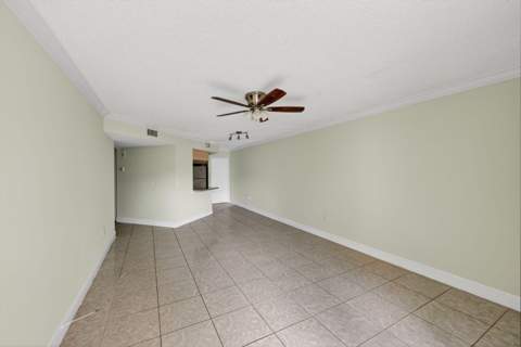8363 Lake Drive 308, Doral FL - photo 6 of 11