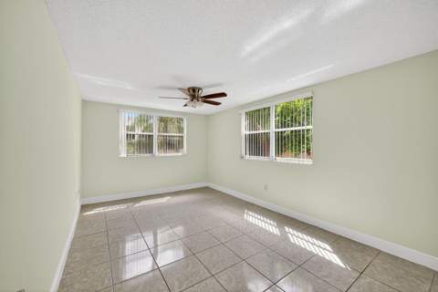8363 Lake Drive 308, Doral FL - photo 9 of 11