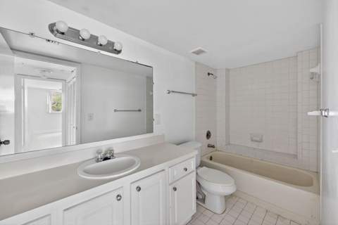 8373 Lake Drive Apt 307, Doral FL - photo 11 of 11