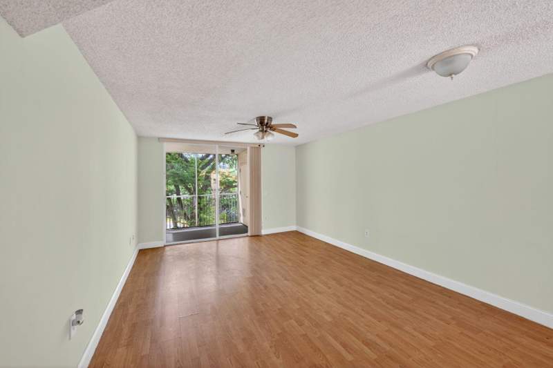 1 bedroom Condominium at 8373 Lake Drive Apt 307, Las Vistas At Doral Condo, Doral — photo 3