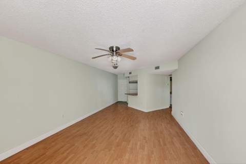 8373 Lake Drive Apt 307, Doral FL - photo 7 of 11