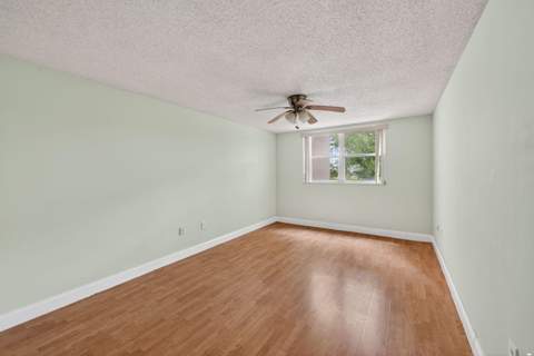 8373 Lake Drive Apt 307, Doral FL - photo 8 of 11