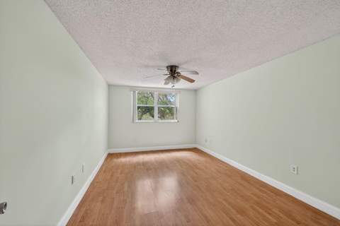 8373 Lake Drive Apt 307, Doral FL - photo 9 of 11