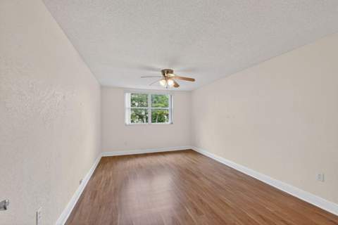 8353 Lake Drive 204, Doral FL - photo 10 of 12
