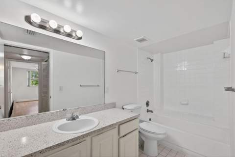 8353 Lake Drive 204, Doral FL - photo 11 of 12