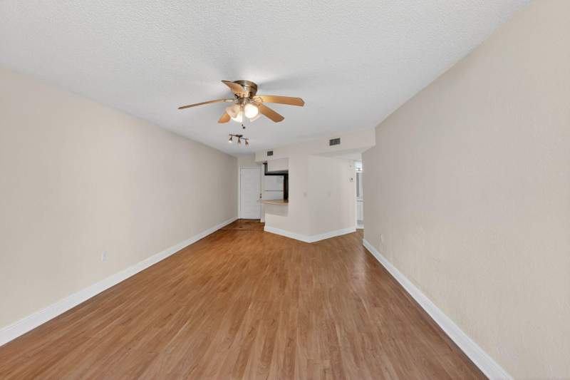 1 bedroom Condominium at 8353 Lake Drive 204, Las Vistas At Doral Condo, Doral — photo 4