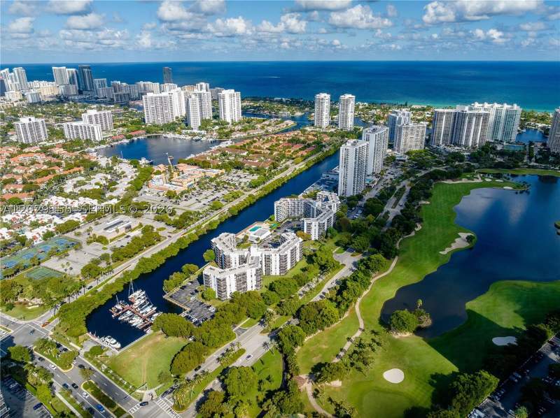 1 bedroom Condominium at 3475 N Country Club Dr 503, Ensenada Condo Bldg E-Ii, Aventura — photo 3