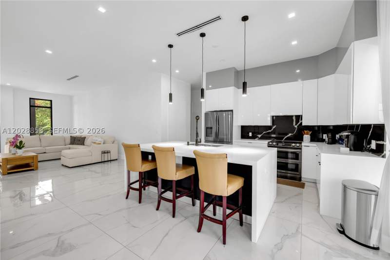 4 bedroom SingleFamilyResidence at 152 NW 165th St, Bisc Gardens Sec C, Miami — photo 2