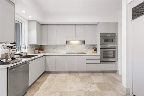 785 Crandon Blvd 205/305, Key Biscayne FL - photo 9 of 37