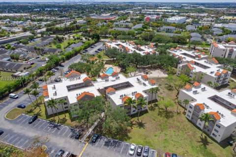 6135 NW 186th St 202, Hialeah FL - photo 24 of 27