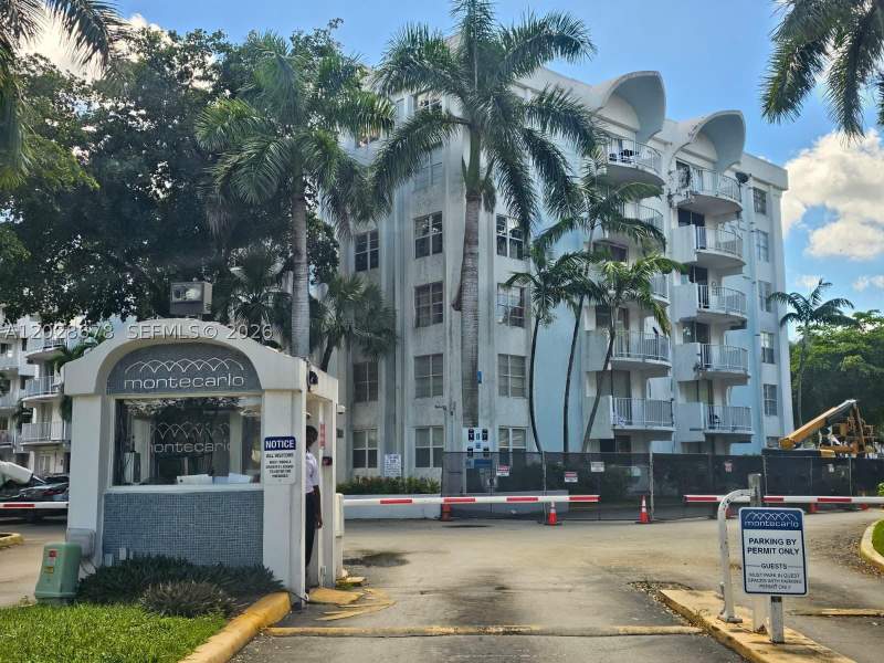 1 bedroom Condominium at 492 NW 165th St Rd C-211, Montecarlo Condo, Miami — photo 2
