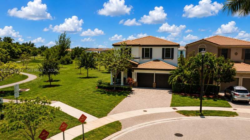 5 bedroom SingleFamilyResidence at 19220 NE 9th Pl, Aventura Aisles, Miami — photo 2