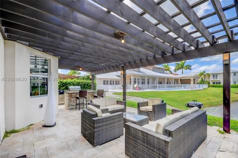 10555 NW 69th Ter, Doral FL - photo 11 of 44