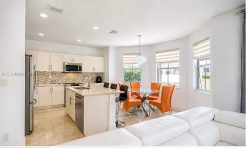 10555 NW 69th Ter, Doral FL - photo 15 of 44