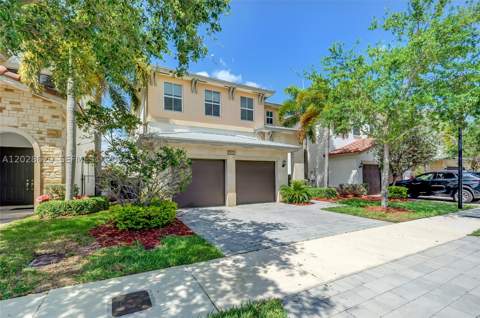 10555 NW 69th Ter, Doral FL - photo 6 of 44