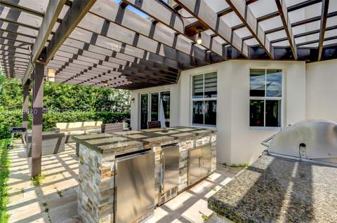 10555 NW 69th Ter, Doral FL - photo 7 of 44