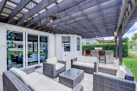 10555 NW 69th Ter, Doral FL - photo 8 of 44