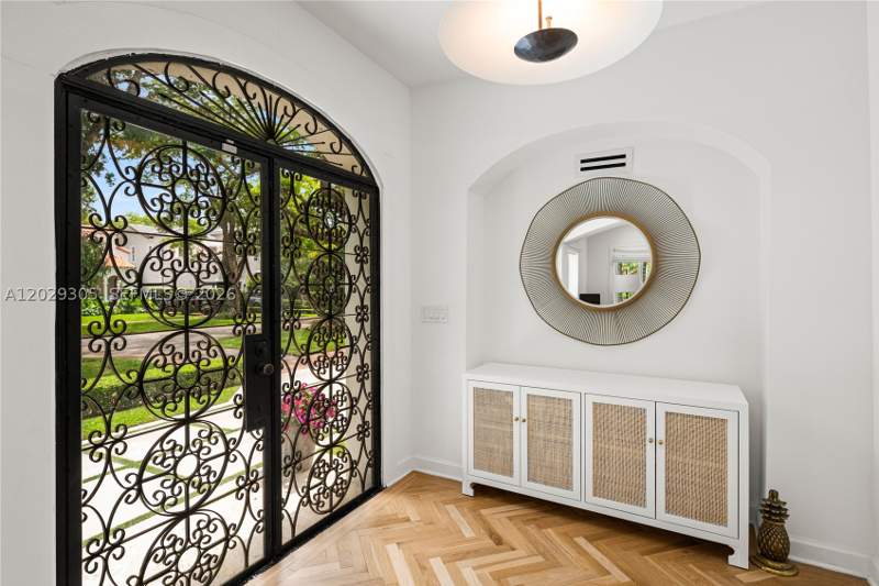 4 bedroom SingleFamilyResidence at 1544 Plasentia Ave, Coral Gables Country Club, Coral Gables — photo 5