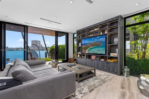 16470 NE 30th Ave, North Miami Beach FL - photo 14 of 62