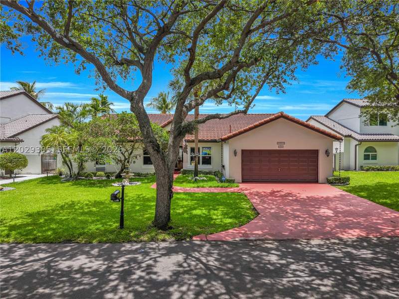 3 bedroom SingleFamilyResidence at 19641 NW 88th Ave, Lakes On The Green - Sec, Hialeah — photo 2