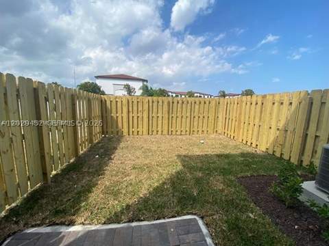 593 NE 208th Ter, Miami FL - photo 14 of 40