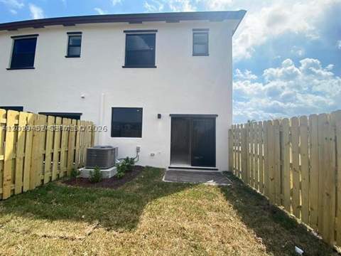 593 NE 208th Ter, Miami FL - photo 15 of 40