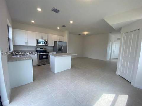 593 NE 208th Ter, Miami FL - photo 16 of 40