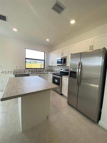 593 NE 208th Ter, Miami FL - photo 17 of 40
