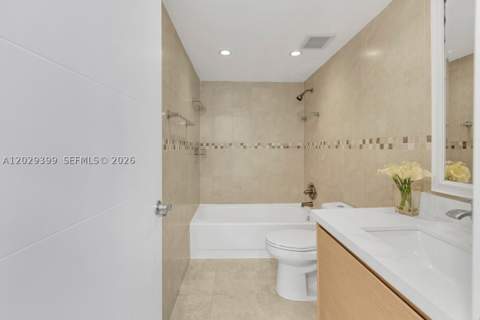 16518 NE 26th Ave 202, North Miami Beach FL - photo 12 of 37