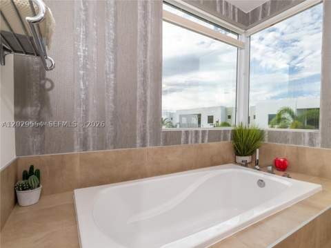 7480 NW 99th Ave, Doral FL - photo 14 of 45
