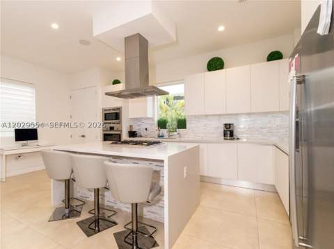 7480 NW 99th Ave, Doral FL - photo 9 of 45
