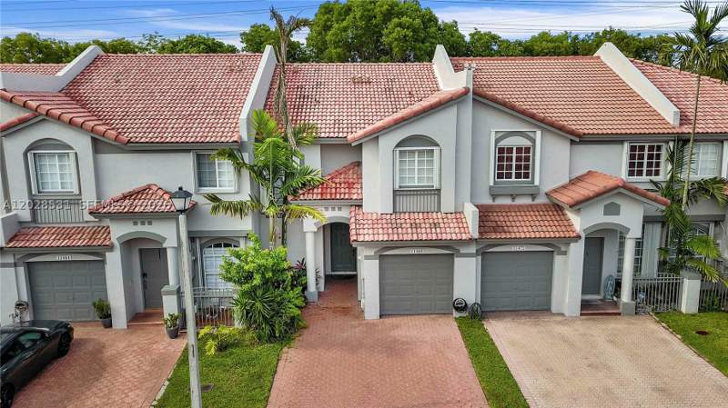 3 bedroom Townhouse at 11468 NW 50th Ter, Doral Landings Townhomes, Doral — photo 3