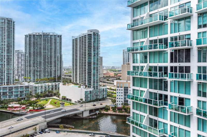 1 bedroom Condominium at 31 SE 6th St 2506, Mybrickell Condo, Miami — photo 3