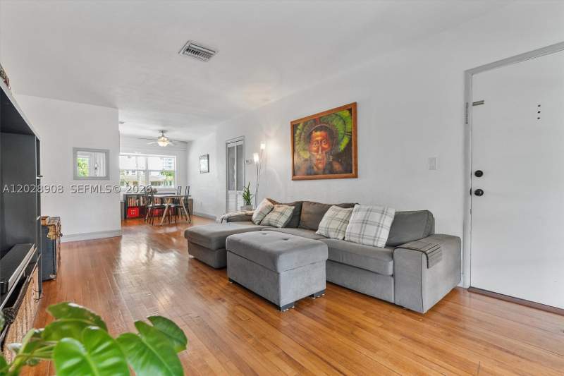 2 bedroom Condominium at 20 Park Dr 6, Whitehall At Bal Harbour, Bal Harbour — photo 2