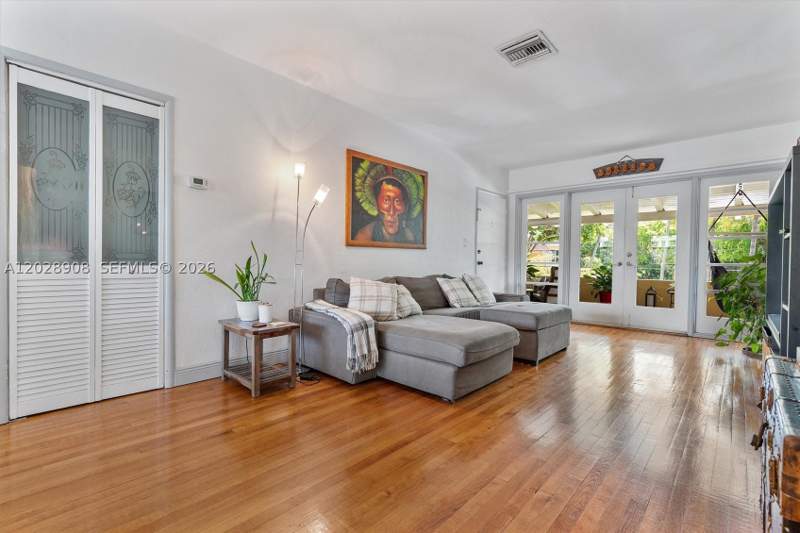 2 bedroom Condominium at 20 Park Dr 6, Whitehall At Bal Harbour, Bal Harbour — photo 4