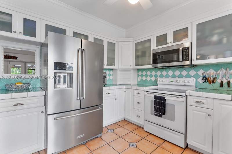 2 bedroom Condominium at 20 Park Dr 6, Whitehall At Bal Harbour, Bal Harbour — photo 5