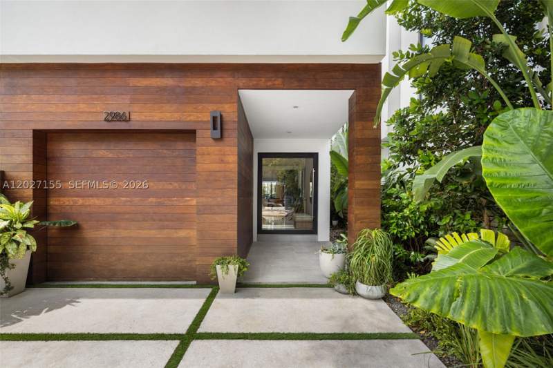 4 bedroom Townhouse at 2986 Coconut Ave, Palm Terrace, Coconut Grove — photo 2