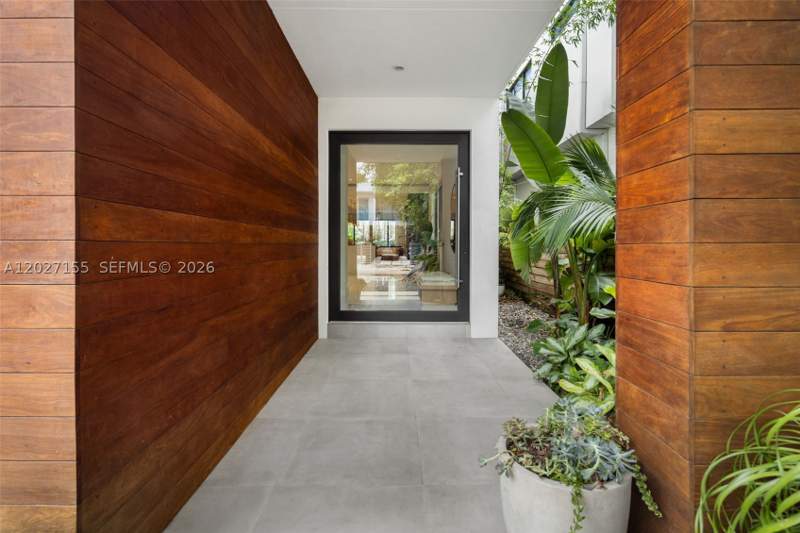 4 bedroom Townhouse at 2986 Coconut Ave, Palm Terrace, Coconut Grove — photo 3