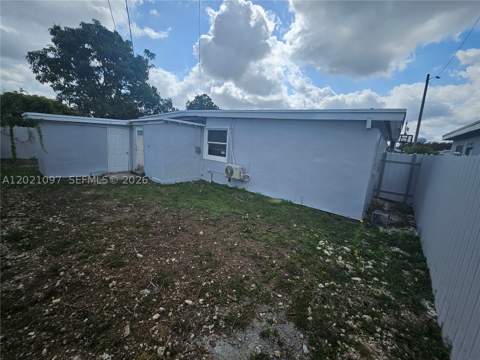 528 NW 10th St, Florida City FL - photo 11 of 12