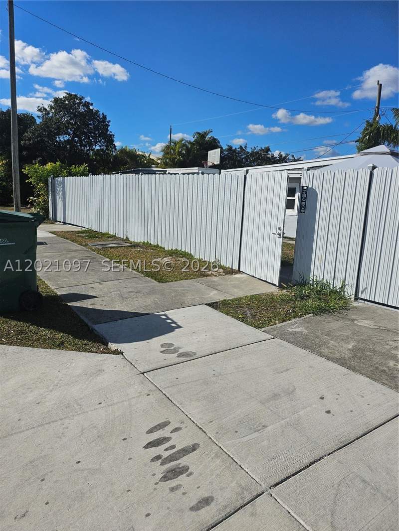 2 bedroom SingleFamilyResidence at 528 NW 10th St, Sunnyland Park No 2, Florida City — photo 5